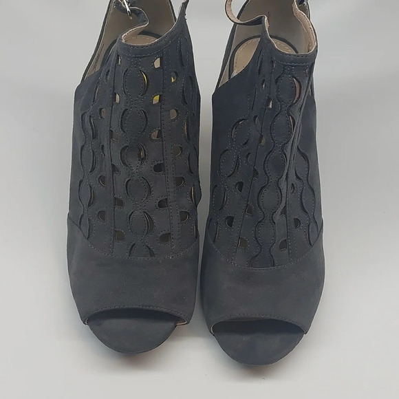 Adrienne Vittadini gray suede laser cut out open toe case stilleto heels… - Picture 3 of 5
